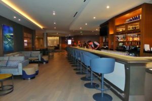 The bar and lounge at Vistal